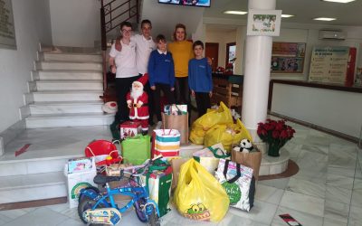 Donación de regalos de Navidad del Colegio Phoenix International School