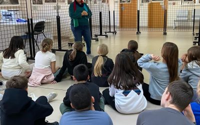 Los alumnos del CEIP Gloria Fuertes visitan la exposición “Escucha el silencio”